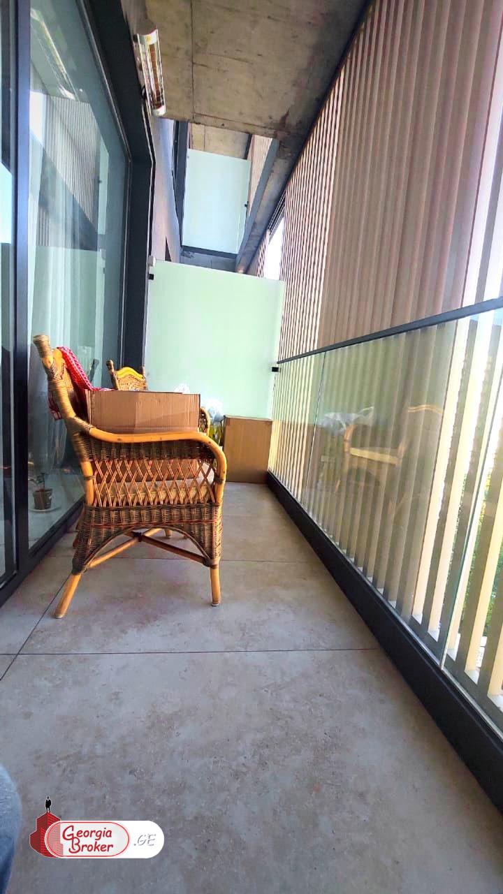 продается квартира с новым ремонтом 4-комнаты